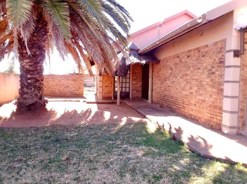 To Let 3 Bedroom Property for Rent in Randlespark North West